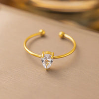 3【F186】White Diamond Teardrop Ring Gold