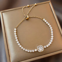11. Bracelet entièrement serti de diamants