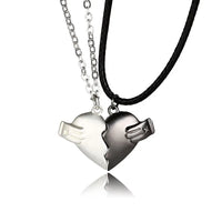 Un collier d'amour noir et blanc
